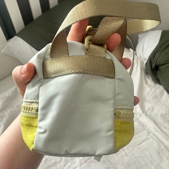 Lululemon City Adventurer Nano Crossbody Bag Yellow Serpentine/Ocean Air… - Picture 5 of 7
